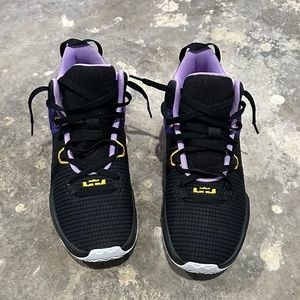 Nike- LeBron Witness VII